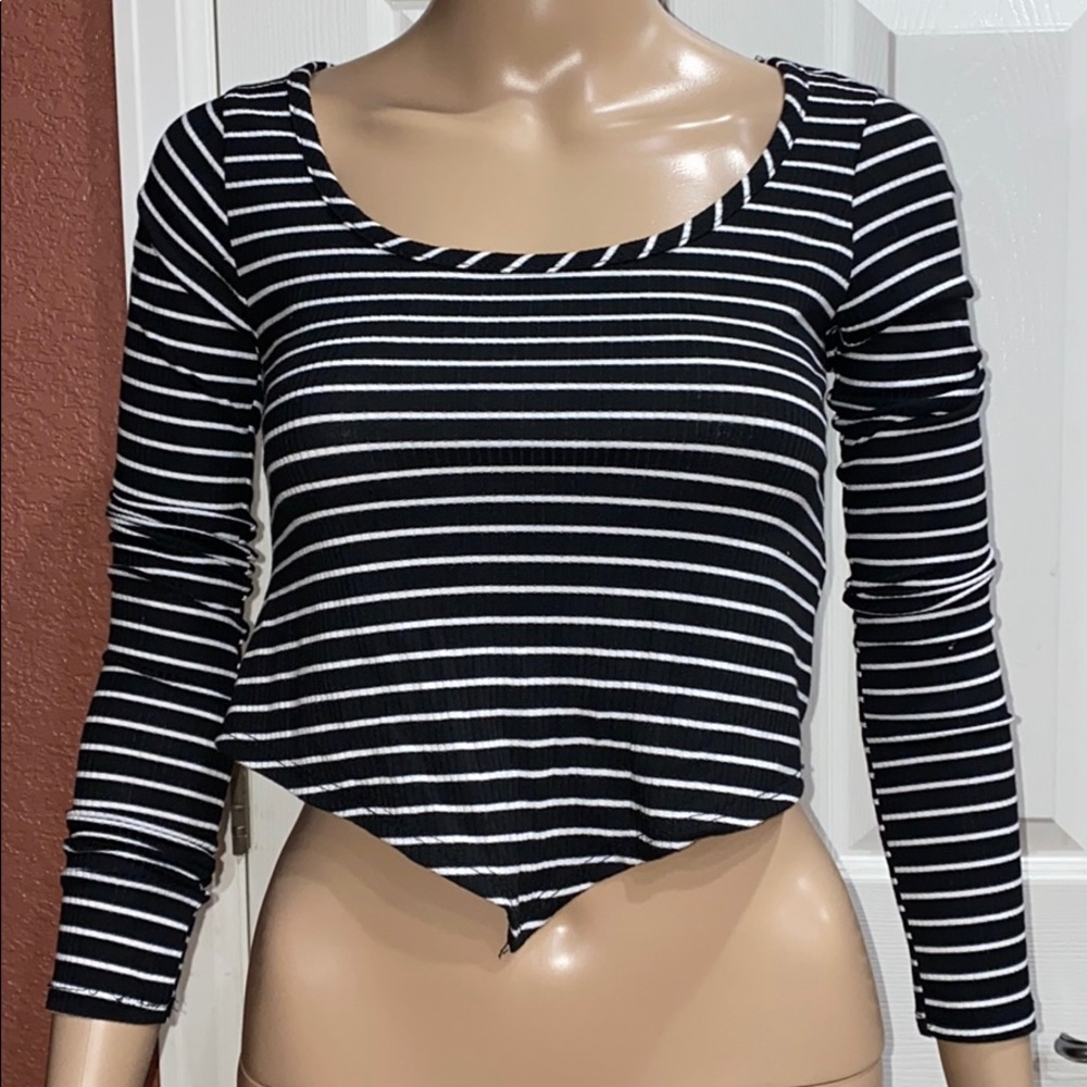 ❤️Cute Black & White Stripe Crop Top